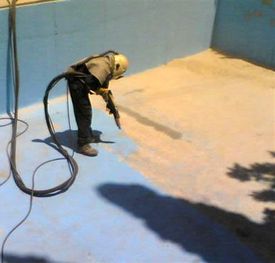 Cristalera Ibérica hombre pintando