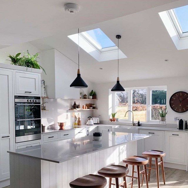 Cristalera Ibérica es distribuidor oficial de las ventanas para tejado VELUX en Toledo. 
